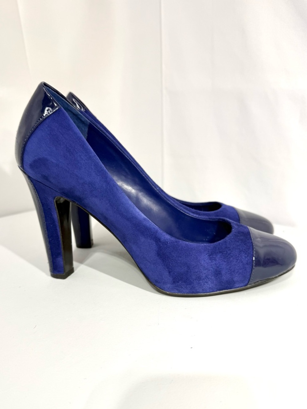 Lauren Ralph Lauren Blue Suede Patent Cap Toe Heels Size 8B Pumps